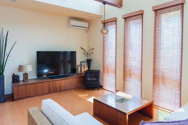 内装「カーテン・ブラインド・ロールスクリーン」工事とは