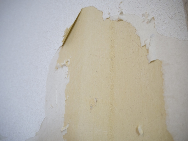 ボロボロの壁紙・クロスを使い続けるデメリット